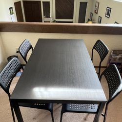 Sandsberg Dining Table w/ Chairs