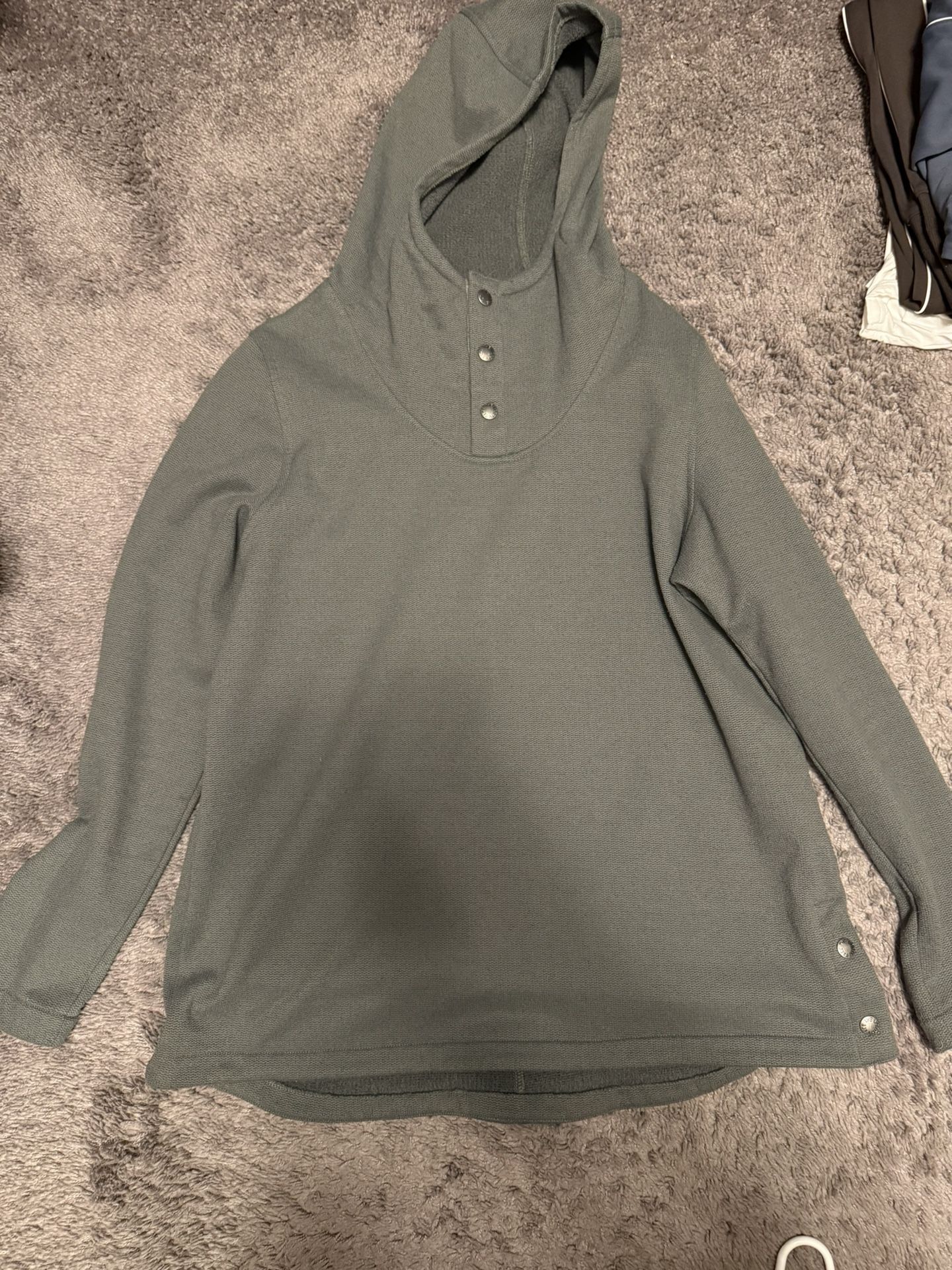 Women’s Northface Pull Over Sweater