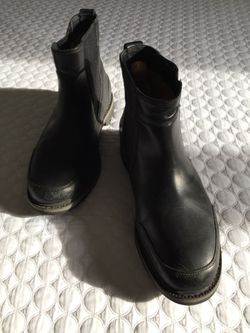 SAVE! NEW WITHOUT TAGS. MENS TIMBERLAND CHELSEA BOOTS!