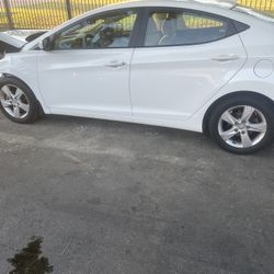 Hyundai Elantra Part  Out 