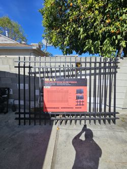 EACH FOR SALE BRAND NEW  FENCES 10'X6' POST AND HARDWARE INCLUDED 
POWDER COATED SURFACE BLACK
EASY TO INSTALLED
HARDWARE AVAILABLE
IDEAL FOR HOUSE,LA