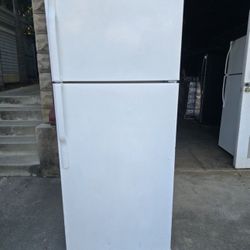 Refrigerator GE White Top Freezer 30 In Wide! Good Condition! Whirlpool ! Delivery Available!