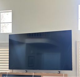 Samsung 82” Inch TV (with crack)