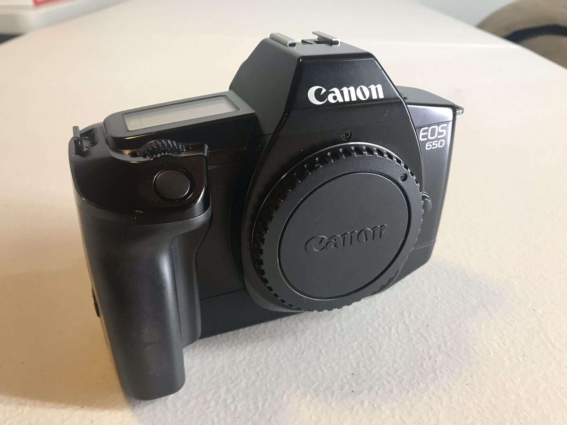 Canon EOS 650 35mm FILM camera SLR