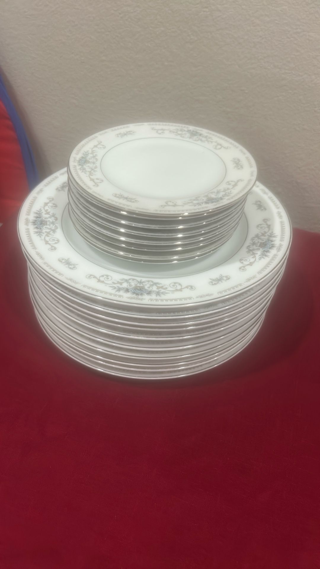 18 Pieces of Dinner Diane Plates From Japane