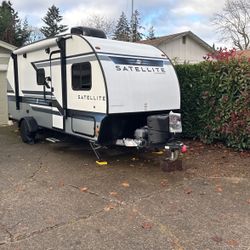 2019 STARCRAFT SATELLITE TRAVEL TRAILER 