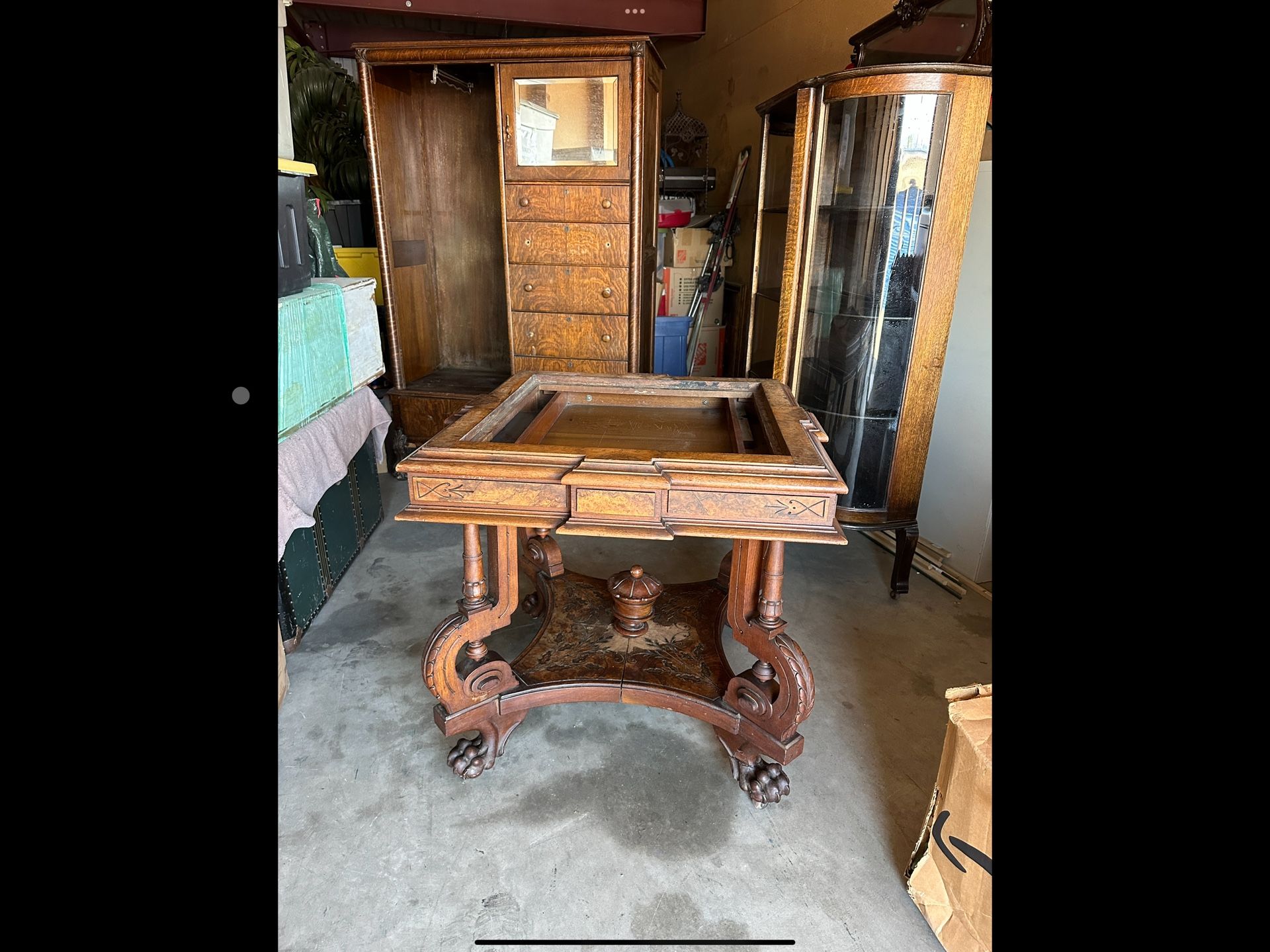 Antique Victorian Oak Parlor Table – Ornate Carvings & Claw Feet