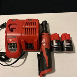 Milwaukee Compact Wrench With Rapid Charger 