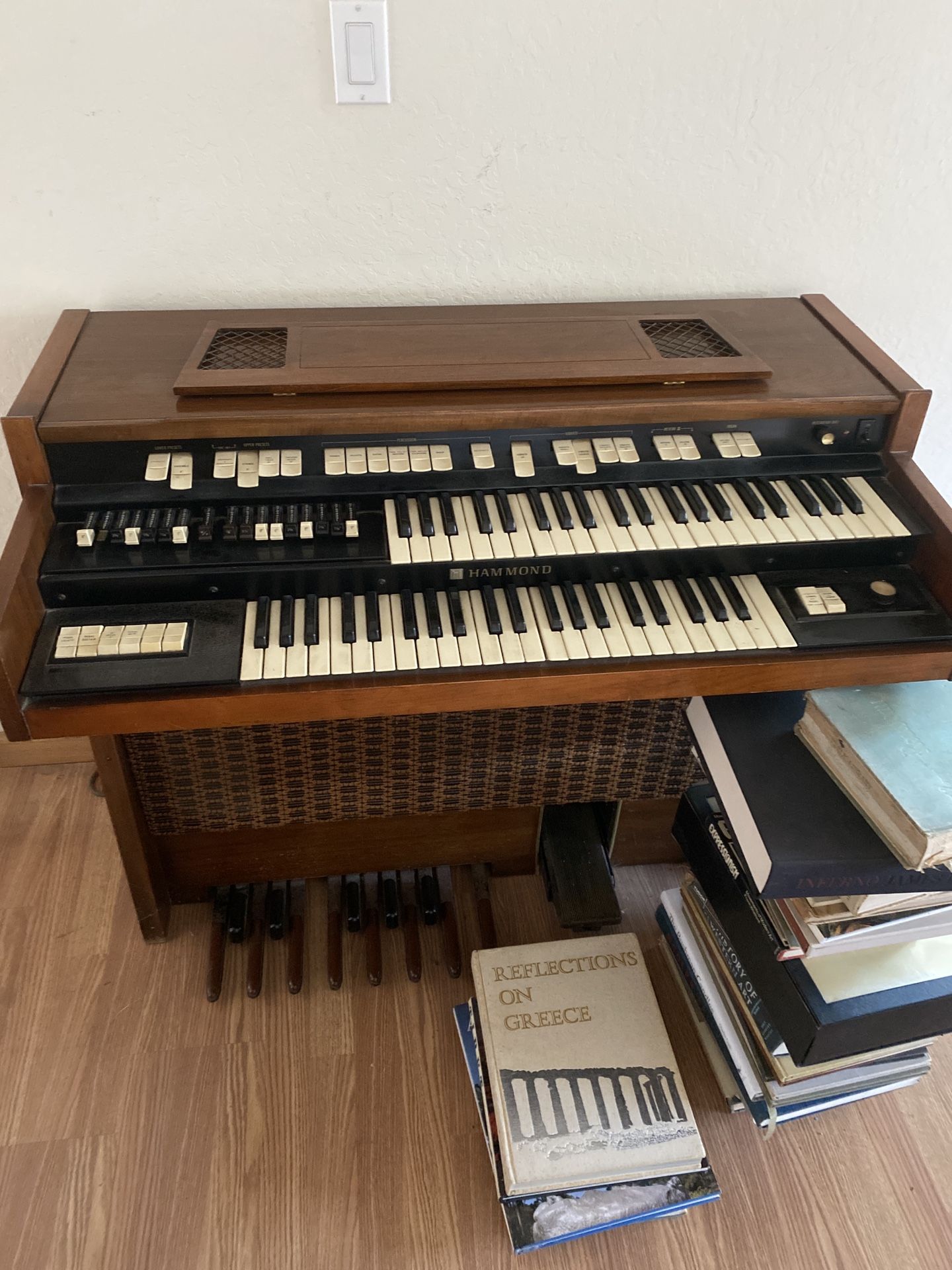 Antique Organ Hammond T