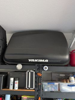 Free - Yakima roof cargo box