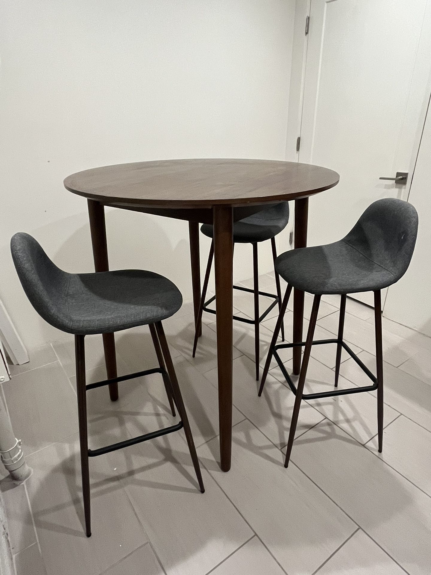 Pub/Bistro Table & 3 Chairs