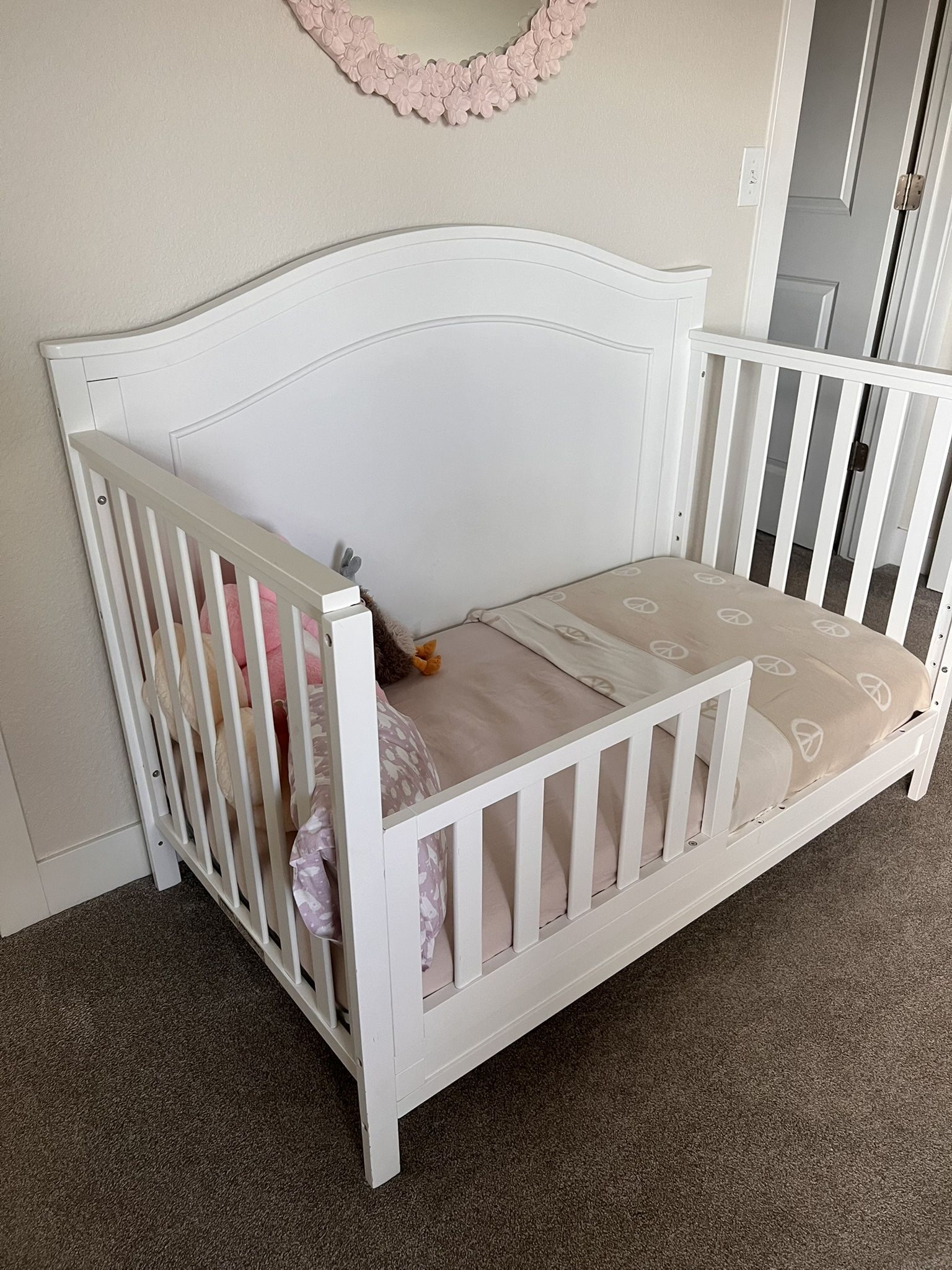 Davinci Charlie 4-in-1 Convertible Crib