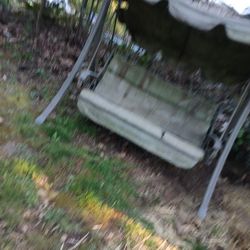 Swinging Bench 