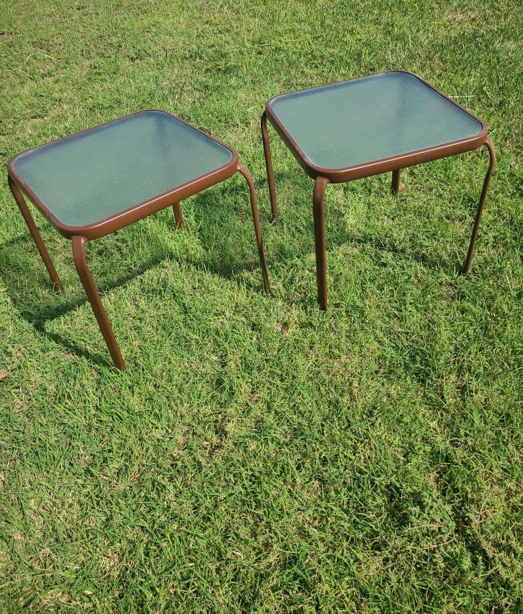 2 Small Outdoor End Tables 