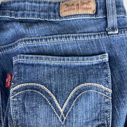 Levis