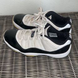 Jordan 11 Retro Low Size 8.5