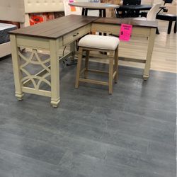 Quinn Corner Desk With Lift USB (As Is)