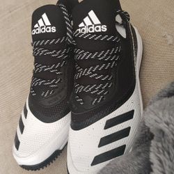 Adidas Tennis Shoes 