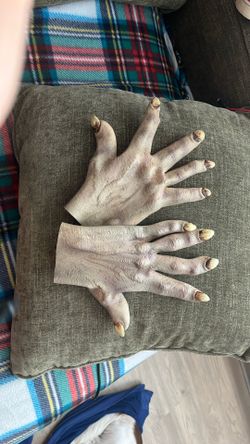 Scary Zombie Hands 💞