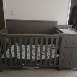 Crib - Gray
