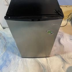 Midea Mini Fridge