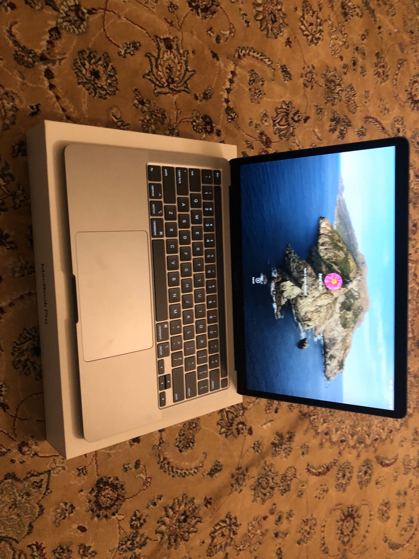 MacBook pro 16GB ( Brand New )