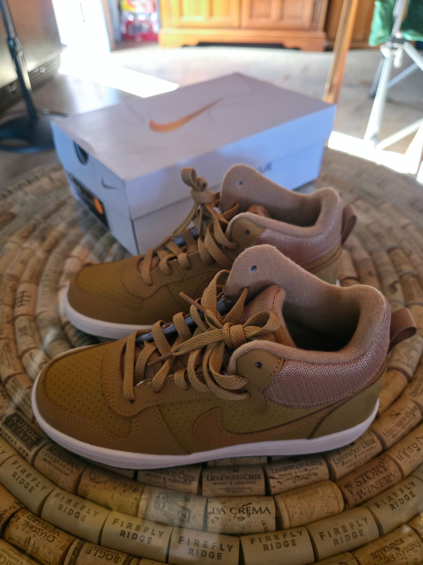 Nike midtop shoes New in box fits size 5.5Y boys/girls/men size 6.5/7 womens