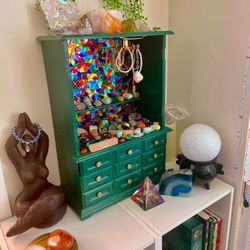 Jewelry Chest / Crystal Altar