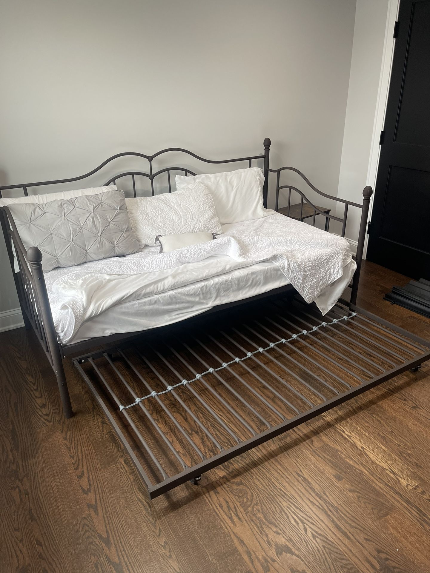 Day Bed With Mattress