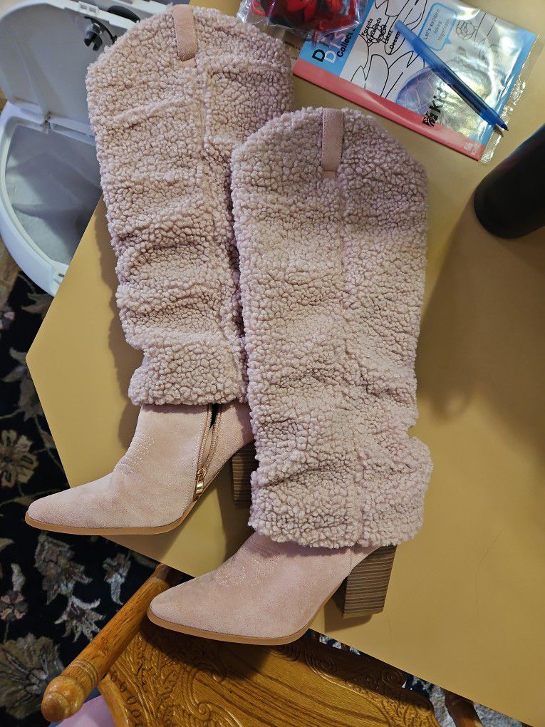 Size 9 Brand New Womens cute boots