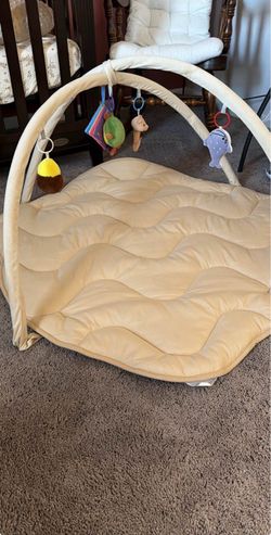 Baby floor activity mat