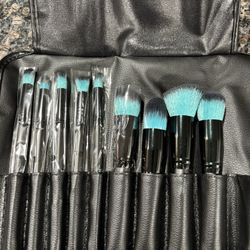 NEW 9 COUNT MAKEUP BRUSH SET IN ROLL UP TRAVEL CASE $10!!