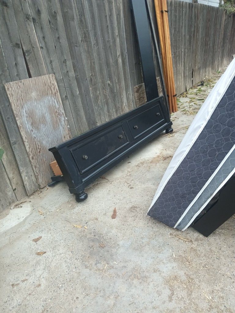 Ca King Bed With Frame With Underneath Drawers Like Brand New