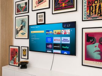 50” Hisense Roku Smart TV – Excellent Condition w/ Remote – Works Perfectly