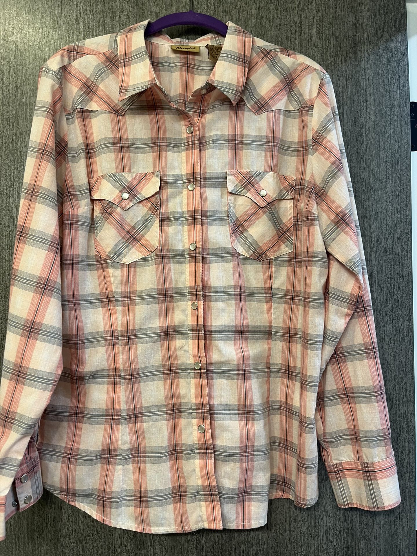 Wrangler Women’s Pearl Snap Long Sleeve Western Shirt, Pink And Grey