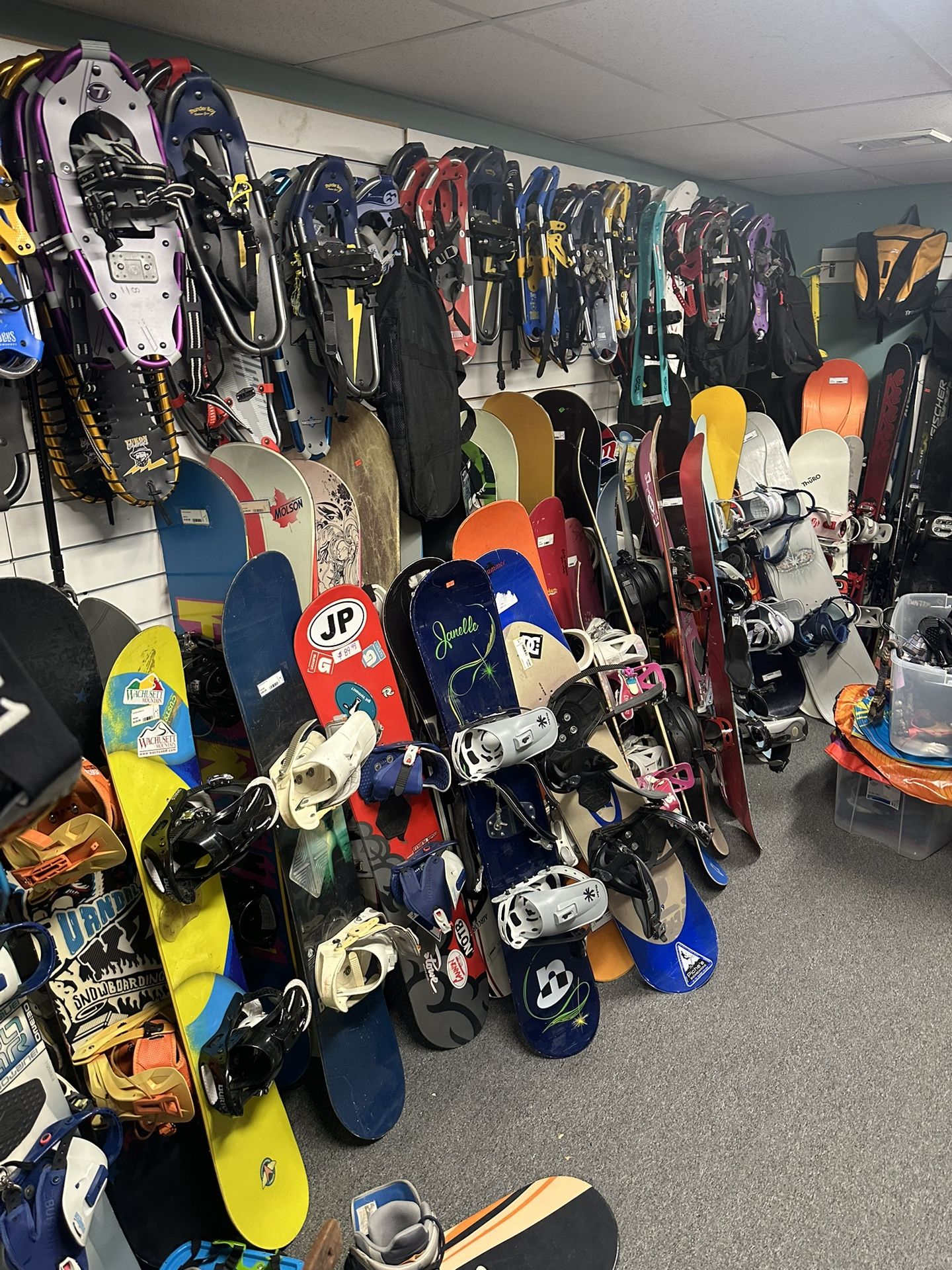 Skis, snowboards and accessories