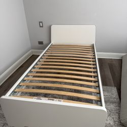 Bed frame + Mattress 
