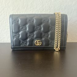 Gucci GG Matelassé wallet on chain