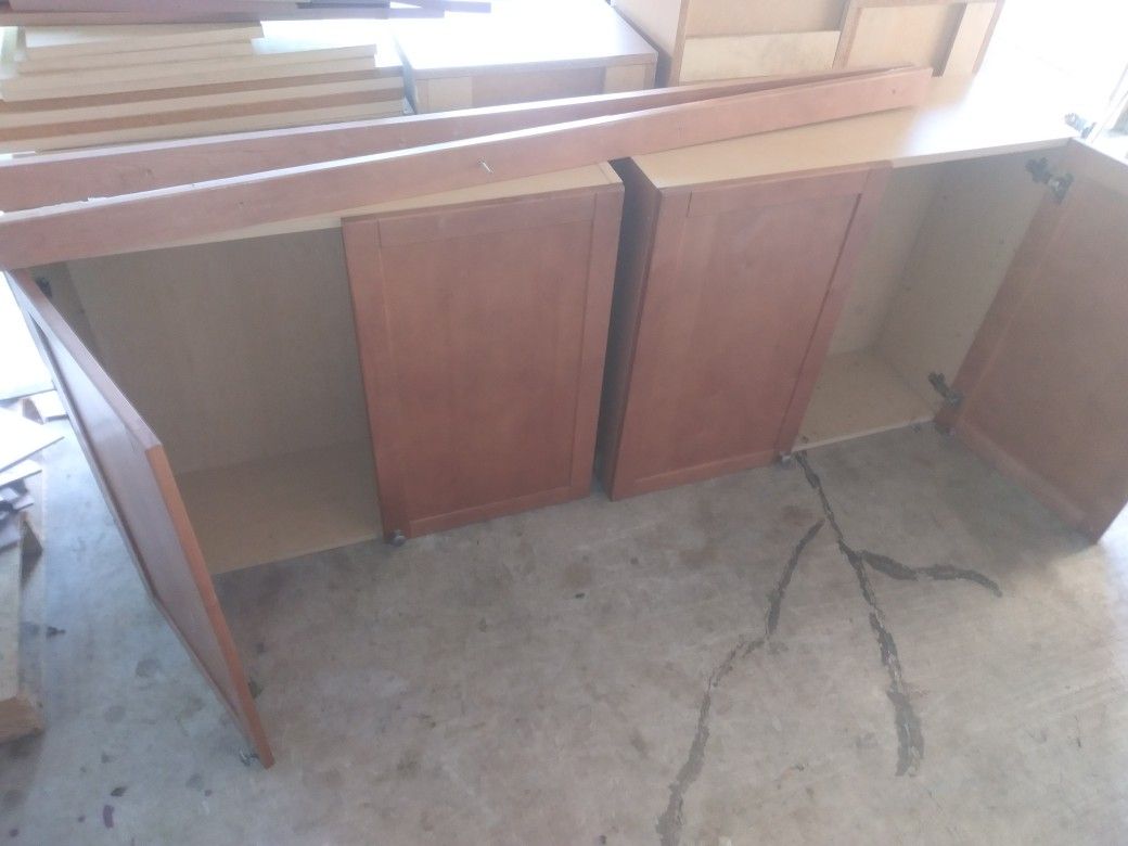 Top Kitchen cabinets great condition #shakerStyle