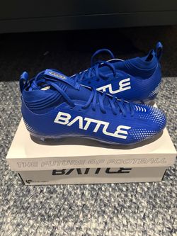 US size 9 Battle sports football cleats