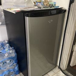 Mini Fridge With Freezer 
