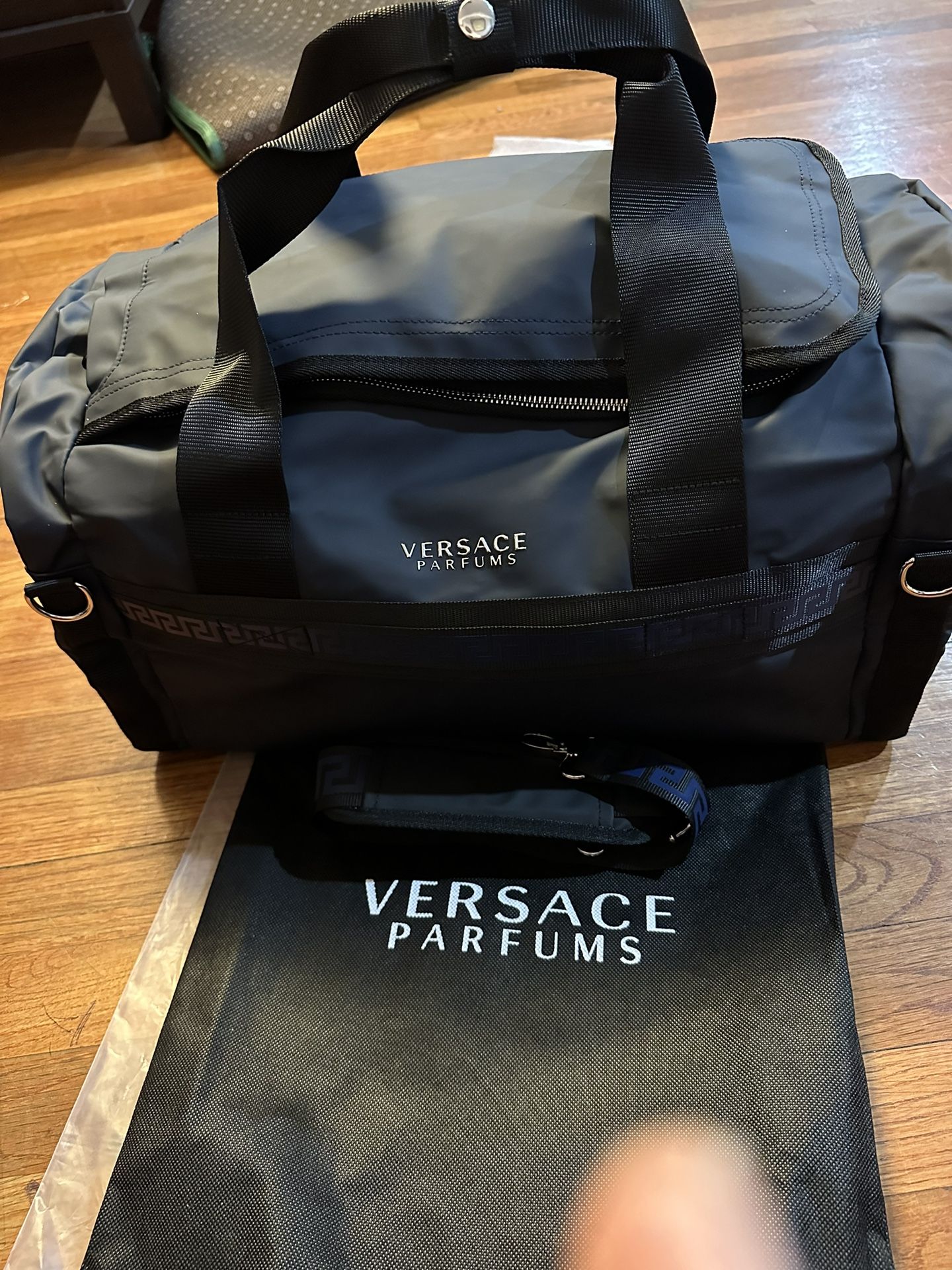 Versace parfums duffle bag 2025