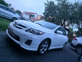 Toyota corolla  model S 2012