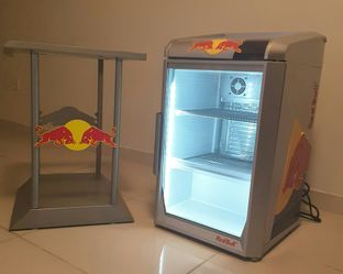 Red bull mini fridge stand - Furniture - Wilmington, Ohio