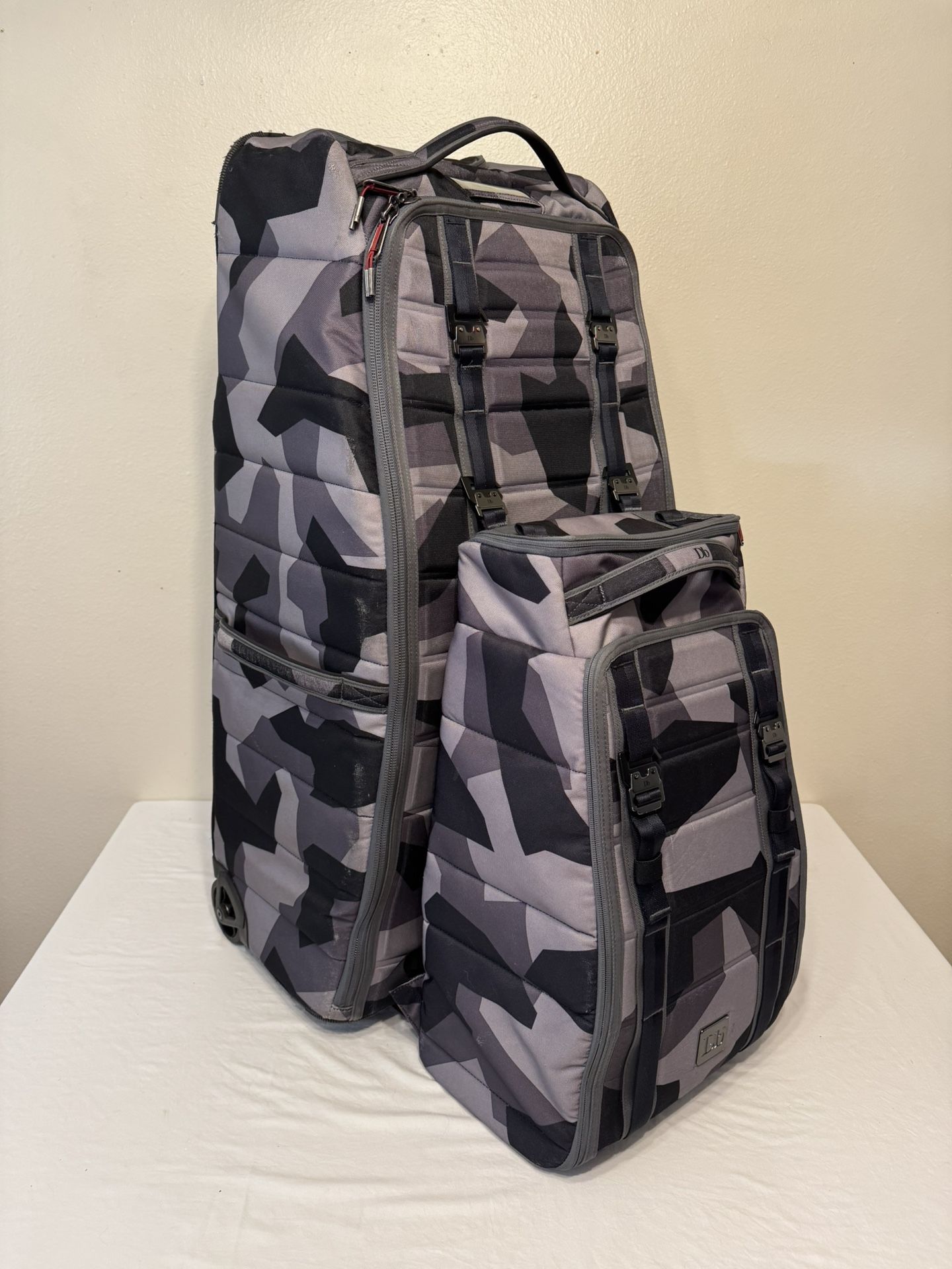 Douchebags / Db Journey - Hugger 30L & Big bastard 90L
