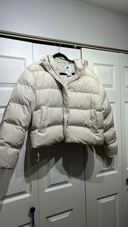 Women Nike Puffer Jacket small