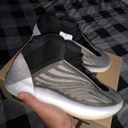 Yeezy Boost QNTM Barium (Size 10)