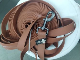 wolf one leash  reinforced rubber. extra long