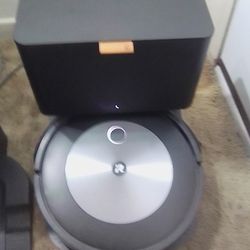 I robot Roomba J7+ Like New 175$ iPaid Over 500 