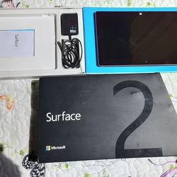 FOR PARTS MICROSOFT SURFACE 2 TABLET IT WORKS WITH CHARGER CONNECTED ONLY, BATTERY DON'T CHARGE